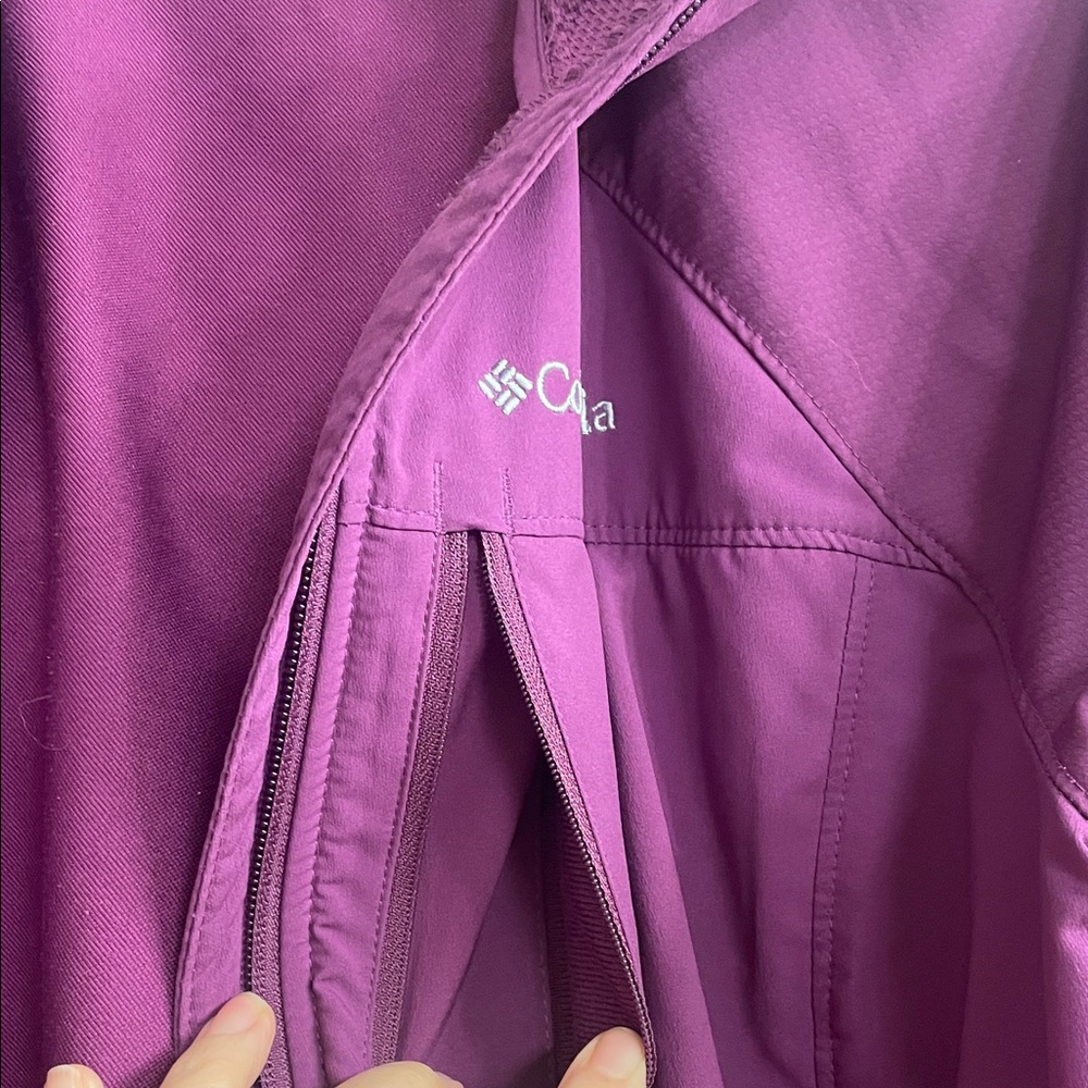 Columbia Women's Rain Jacket - Picture 7 of 9